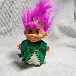 My Lucky Queen Troll - Fushia Hair/Green Gown--Russ Berrie 5in